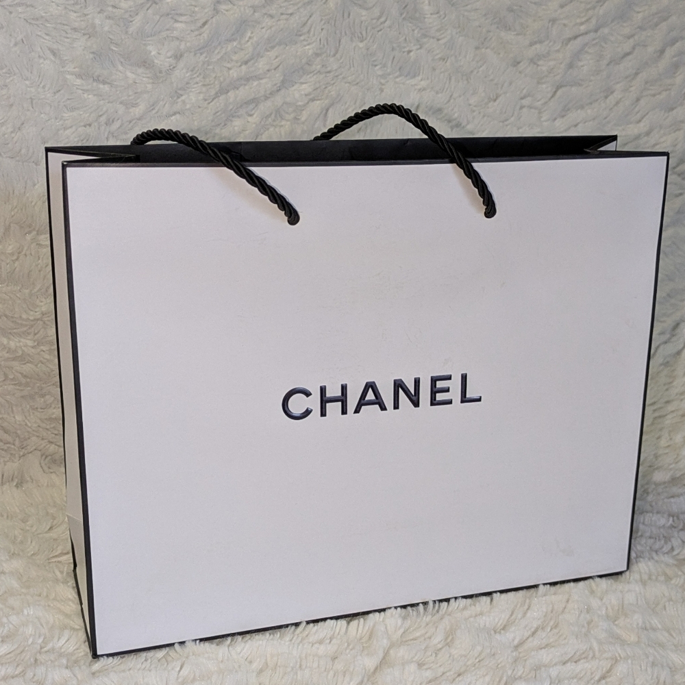 ❤️ CHANEL paper shopping bag 10x8x3"